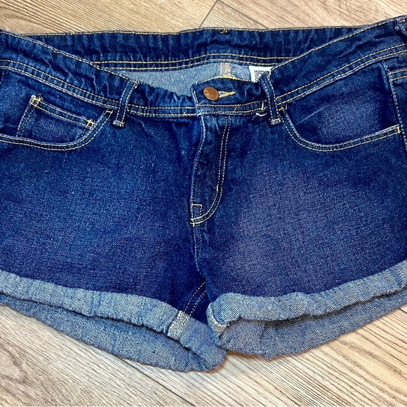 H&M Denim - H&M Skinny Low Waist Blue Denim Shorts with Cuffed Hem Size 40 - EUC
